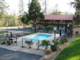 Hotels near Yosemite